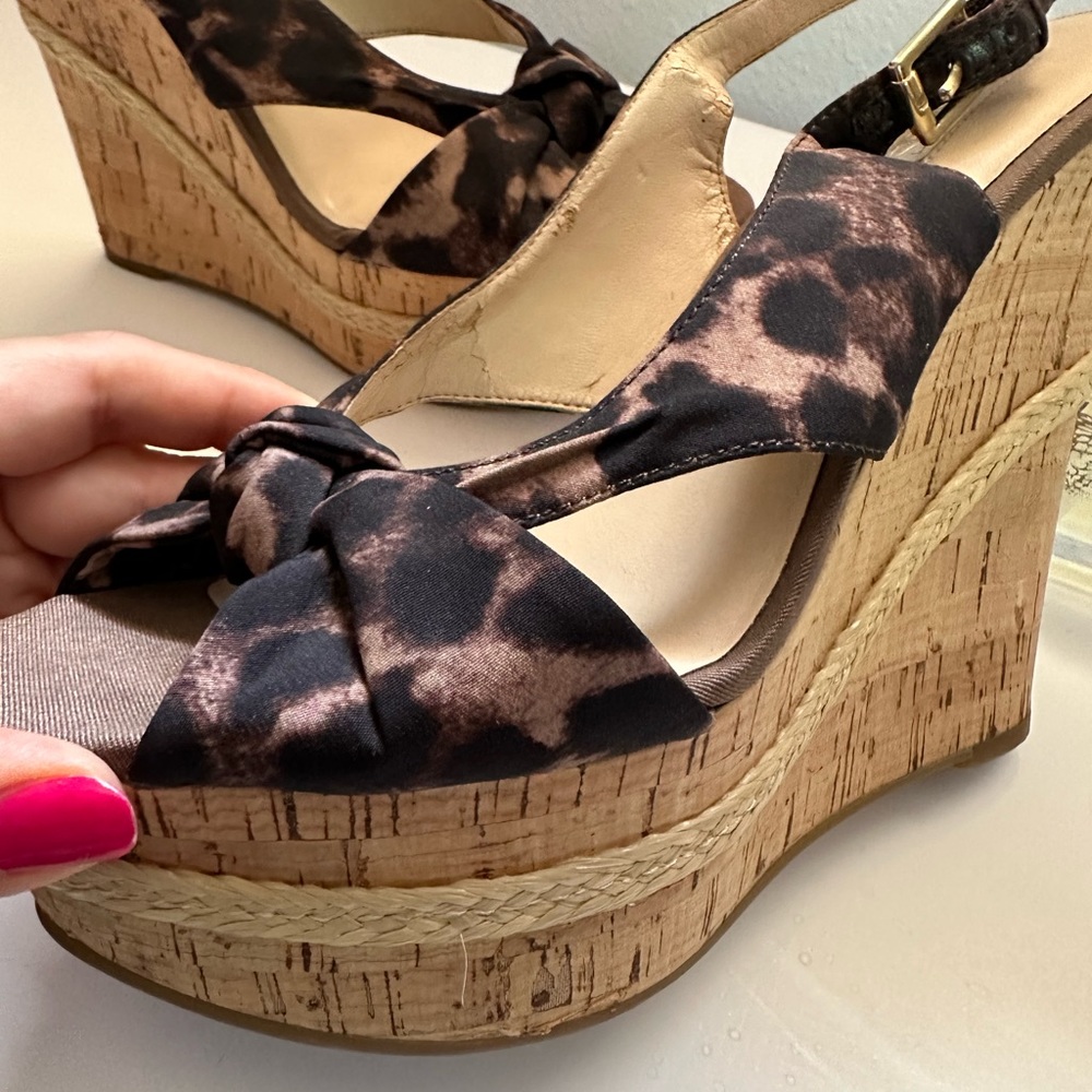 Never worn Guess Leopard sandals 8.5, but fits 7.5-8